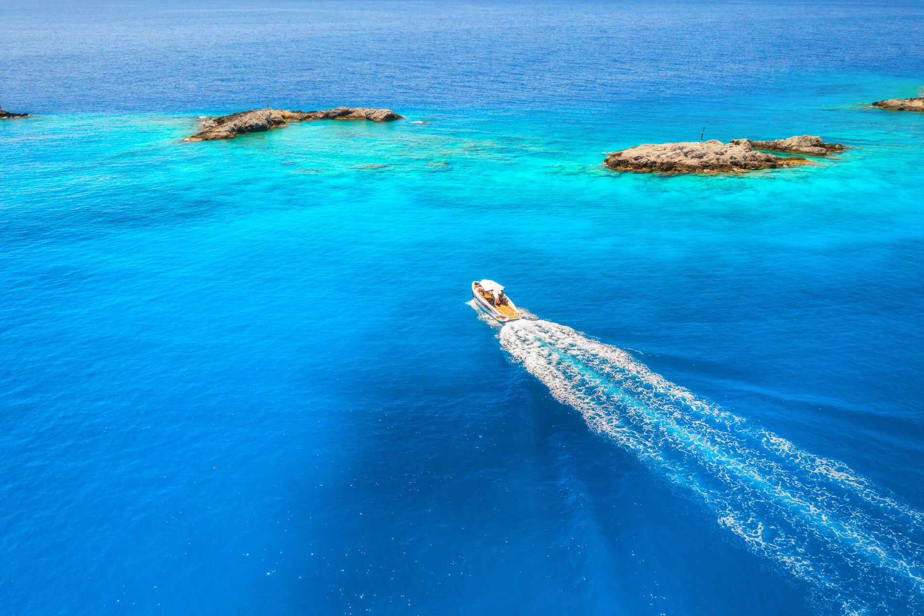 Speedboot auf der Adria – Avangard Charter private Bootstransfers Kroatien Dalmatien